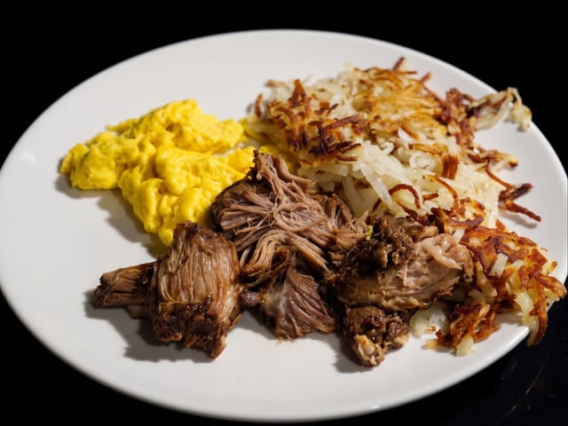 Carnitas Con Huevos